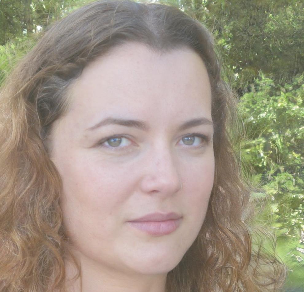 Ана Петрович, старший финансовый аналитик